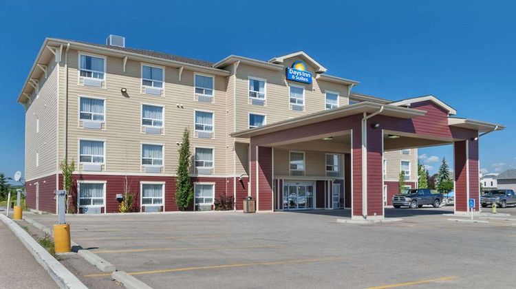 Days Inn & Suites Cochrane Exterior
