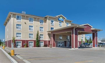 Days Inn & Suites Cochrane