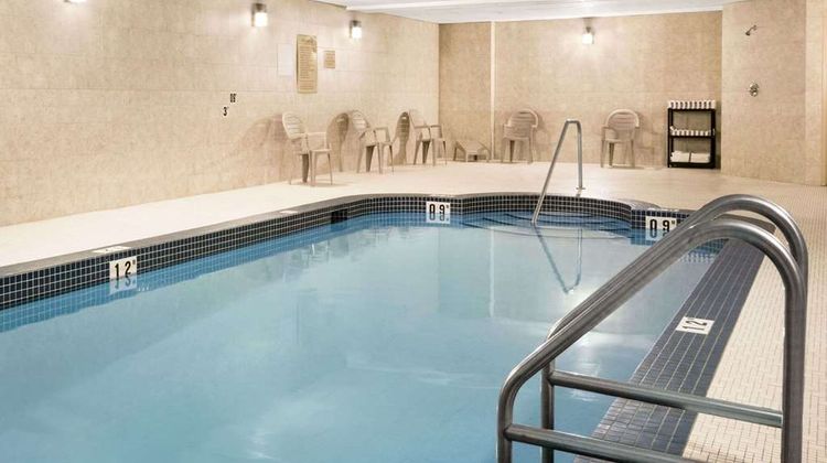 Days Inn & Suites Cochrane Pool