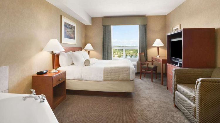 Days Inn & Suites Cochrane Suite