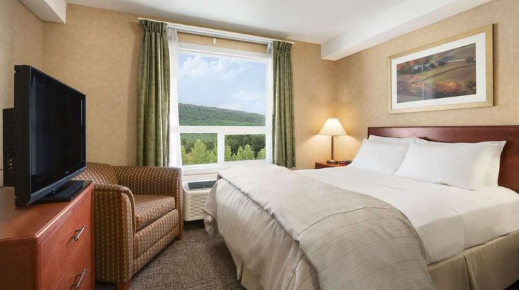 Days Inn & Suites Cochrane Suite