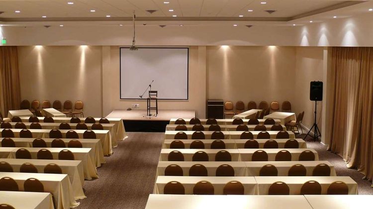 Howard Johnson Resort Villa de Merlo Meeting