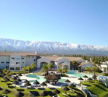 Howard Johnson Resort Villa de Merlo Exterior