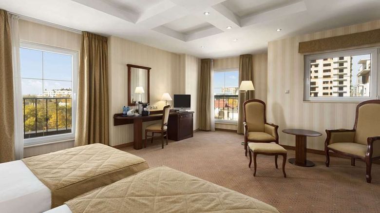 <b>Ramada Hotel & Suites Bucharest North Room</b>. Images powered by <a href="https://iceportal.shijigroup.com/" title="IcePortal" target="_blank">IcePortal</a>.