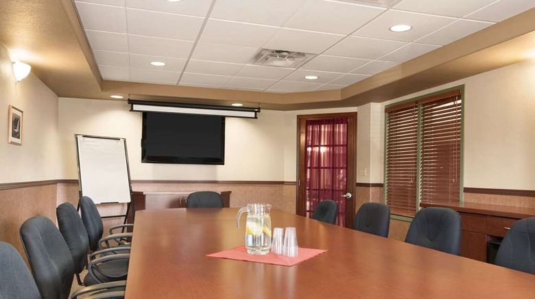 <b>Days Inn Thunder Bay North Meeting</b>. Images powered by <a href="https://iceportal.shijigroup.com/" title="IcePortal" target="_blank">IcePortal</a>.