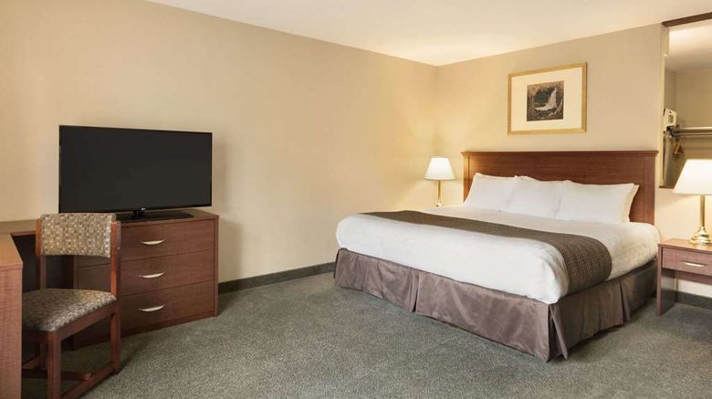 <b>Days Inn Thunder Bay North Room</b>. Images powered by <a href="https://iceportal.shijigroup.com/" title="IcePortal" target="_blank">IcePortal</a>.