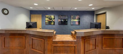 Days Inn Thunder Bay North Lobby