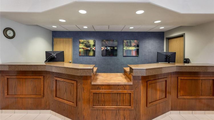 Days Inn Thunder Bay North Lobby