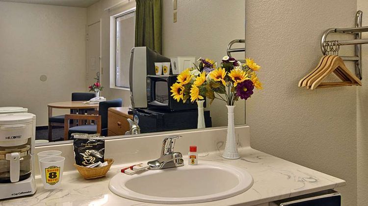 Super 8 Red Bluff Room