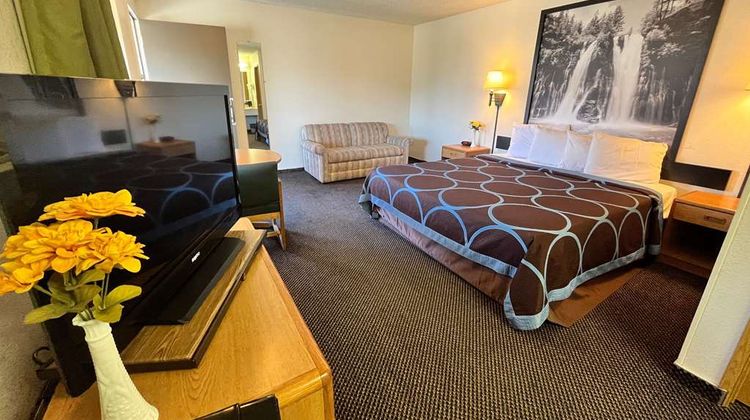 Super 8 Red Bluff Room