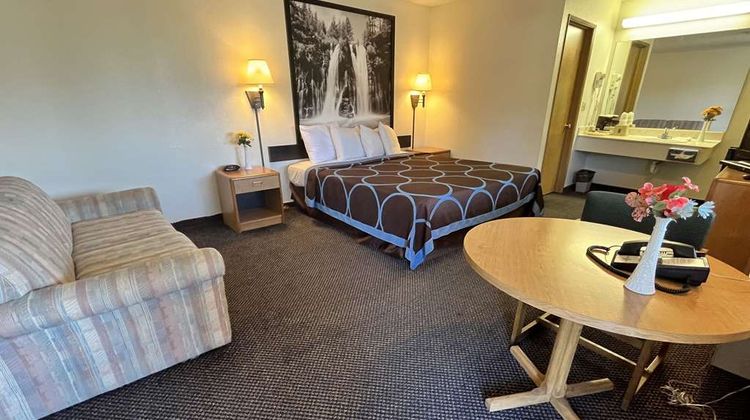 Super 8 Red Bluff Room