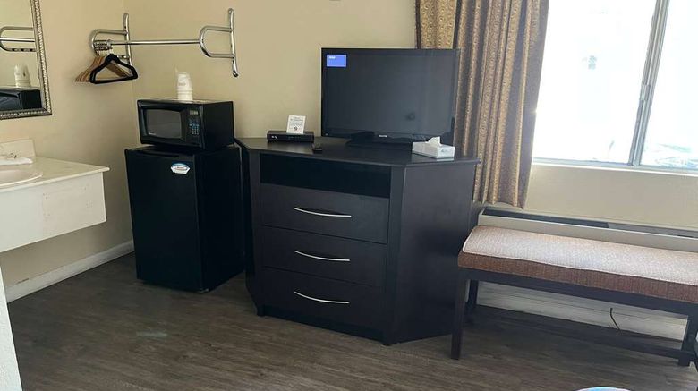 <b>Super 8 Red Bluff Room</b>. Images powered by <a href="https://iceportal.shijigroup.com/" title="IcePortal" target="_blank">IcePortal</a>.