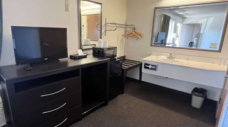 Super 8 Red Bluff Room