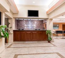 Days Inn & Suites Lakeland Lobby
