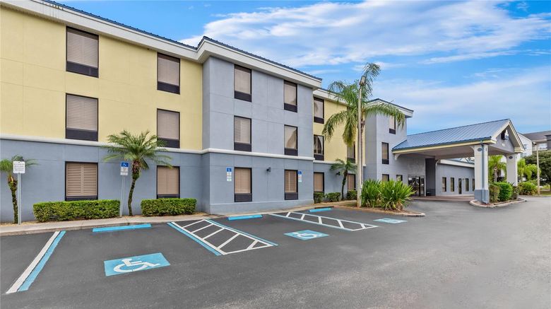 <b>Days Inn & Suites Lakeland Exterior</b>. Images powered by <a href="https://iceportal.shijigroup.com/" title="IcePortal" target="_blank">IcePortal</a>.