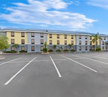 Days Inn & Suites Lakeland Exterior