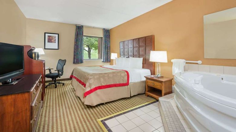 <b>Ramada Columbus Polaris Suite</b>. Images powered by <a href="https://iceportal.shijigroup.com/" title="IcePortal" target="_blank">IcePortal</a>.