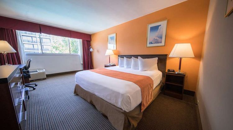 Howard Johnson Hotel & Conf Ctr Room