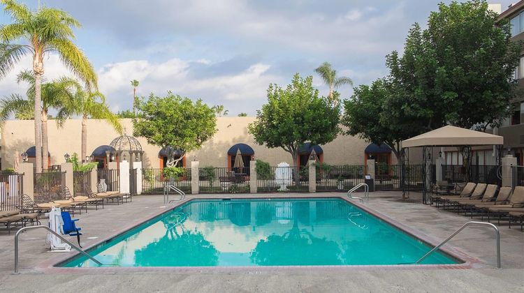 Howard Johnson Hotel & Conf Ctr Pool