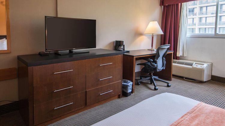 Howard Johnson Hotel & Conf Ctr Room