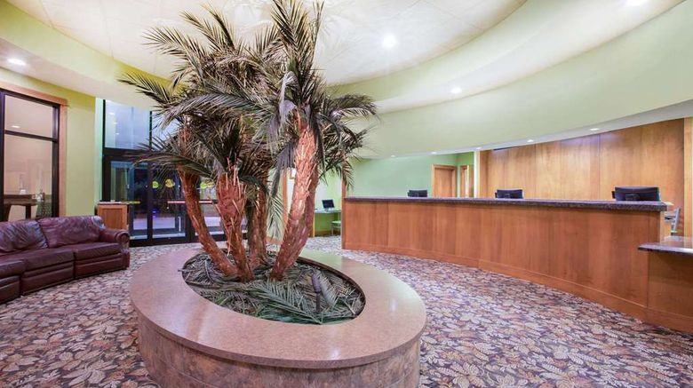 <b>Ramada Tropics Resort/Conference Center Lobby</b>. Images powered by <a href="https://iceportal.shijigroup.com/" title="IcePortal" target="_blank">IcePortal</a>.