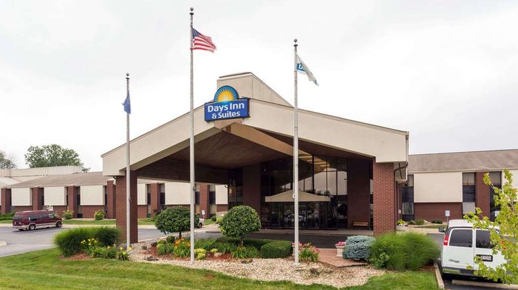 Days Inn & Suites Northwest Indianapolis Exterior