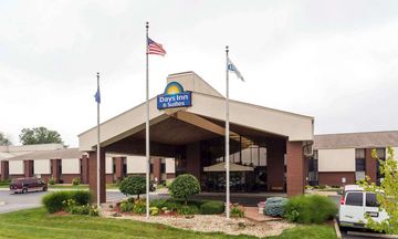 Days Inn & Suites Northwest Indianapolis