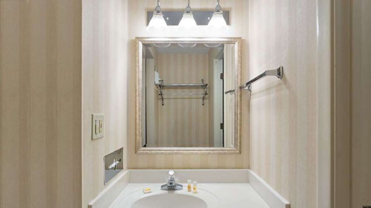 Days Inn & Suites Northwest Indianapolis Room