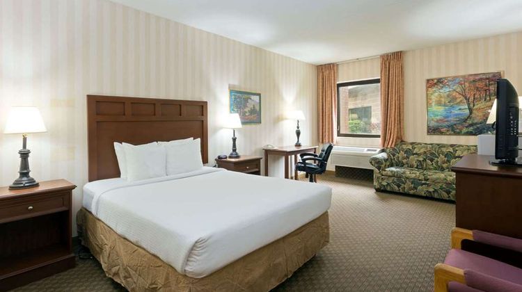 Days Inn & Suites Northwest Indianapolis Room