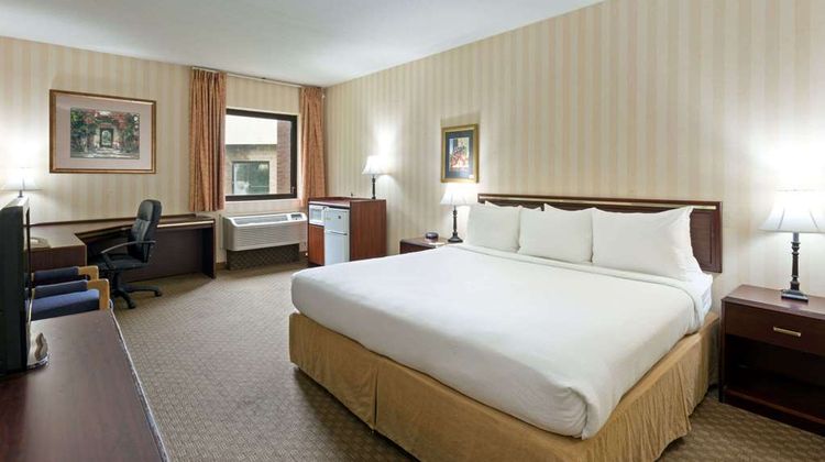 Days Inn & Suites Northwest Indianapolis Room