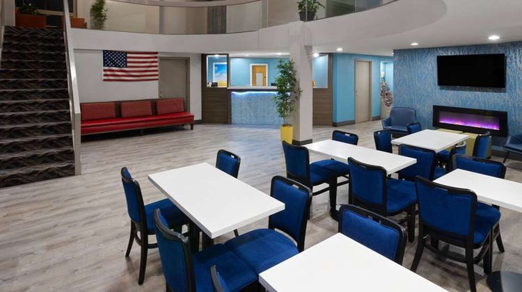 Days Inn & Suites Northwest Indianapolis Lobby