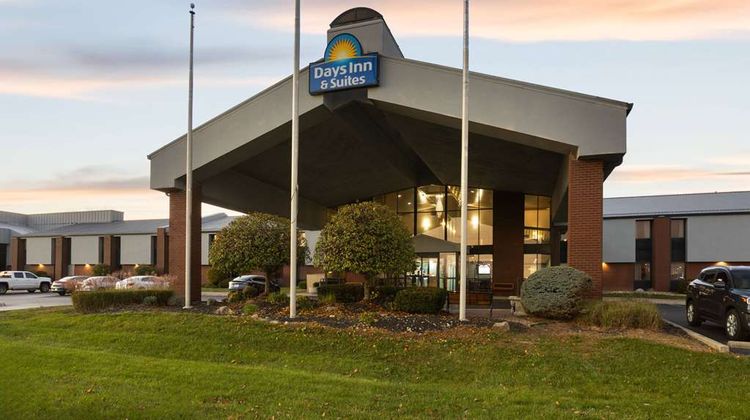 Days Inn & Suites Northwest Indianapolis Exterior