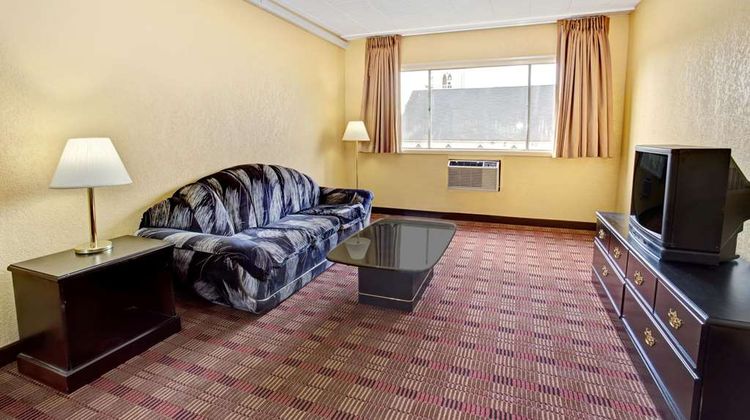 Howard Johnson Pikesville Suite