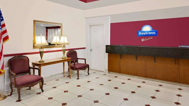 <b>Days Inn & Suites Starkville Lobby</b>. Images powered by <a href="https://iceportal.shijigroup.com/" title="IcePortal" target="_blank">IcePortal</a>.