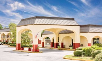 Days Inn & Suites Starkville