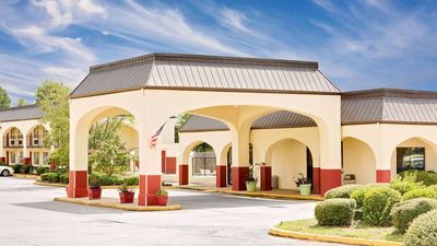 Days Inn & Suites Starkville