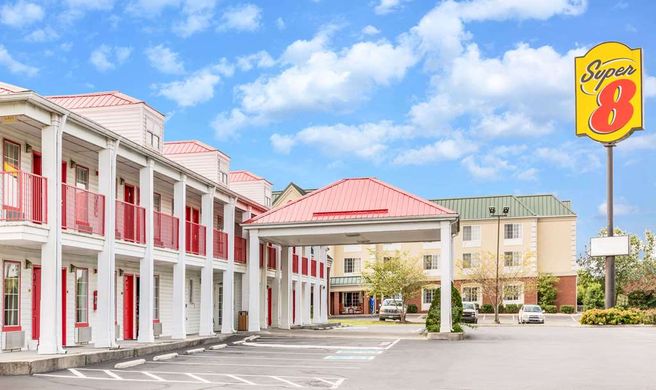 Super 8 Clinton Exterior