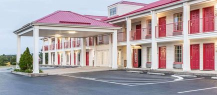 Super 8 Clinton Exterior
