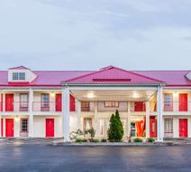 Super 8 Clinton Exterior