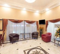 Howard Johnson Inn & Suites Pico Rivera Lobby