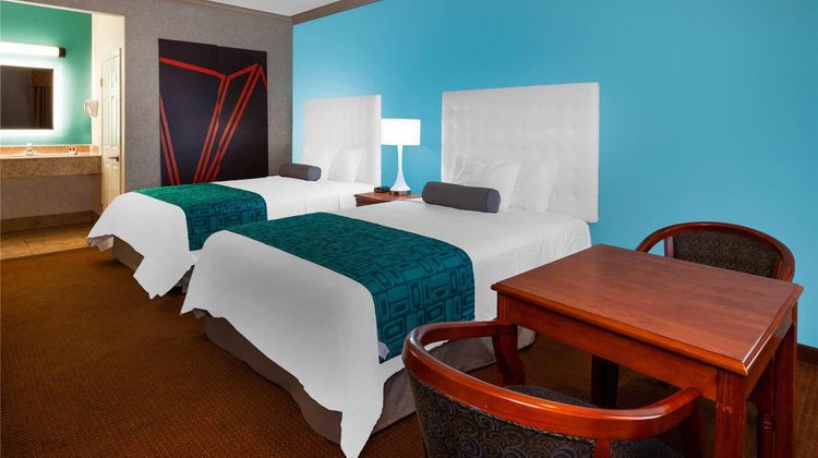 Howard Johnson Inn & Suites Pico Rivera Room