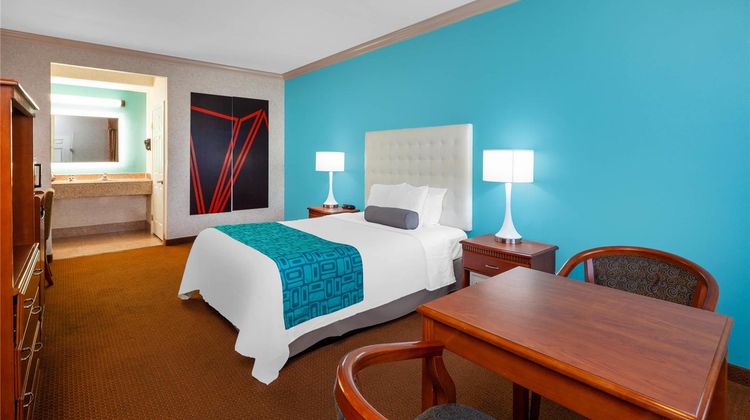 Howard Johnson Inn & Suites Pico Rivera Room