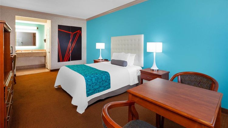 Howard Johnson Inn & Suites Pico Rivera Room