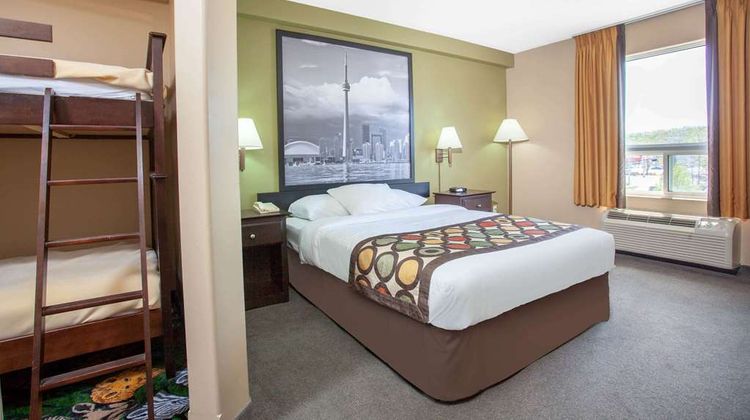 Super 8 Midland Suite