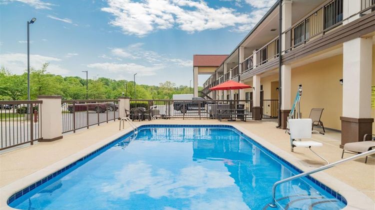 Super 8 Columbia Pool