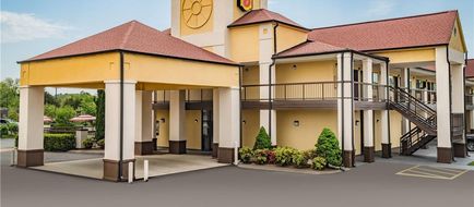 Super 8 Columbia Exterior