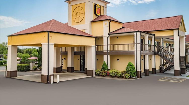 Super 8 Columbia Exterior