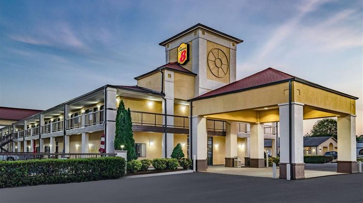 Super 8 Columbia Exterior