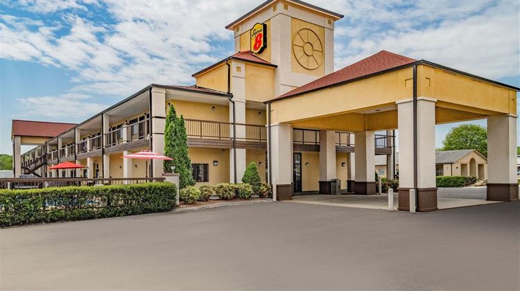Super 8 Columbia Exterior