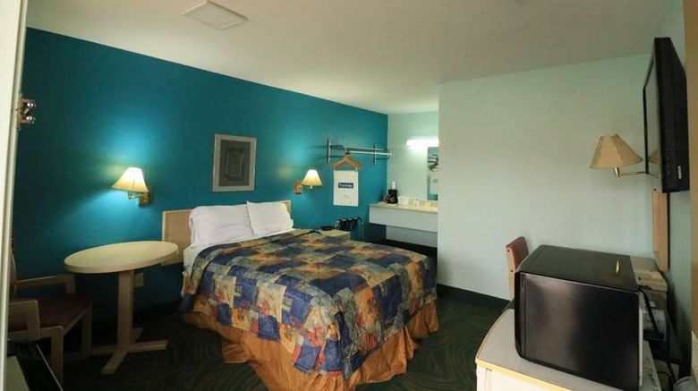 <b>Travelodge Parkersburg Room</b>. Images powered by <a href="https://iceportal.shijigroup.com/" title="IcePortal" target="_blank">IcePortal</a>.
